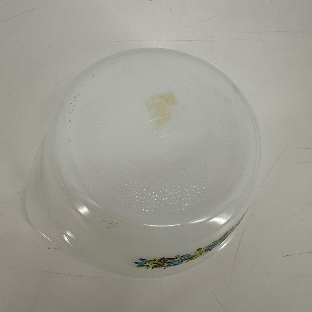 Vintage Glassbake Blueberry 2-Quart Milk Glass Casserole Dish with Lid Round - Picture 5 of 7